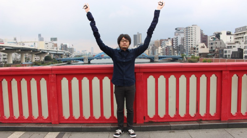 Illustration for article titled Embarrassed By Selfie Sticks, Man Creates a "Selfie Arm"